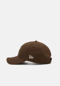 New Era LEAGUE ESSENTIAL UNISEX - Gorra - braun