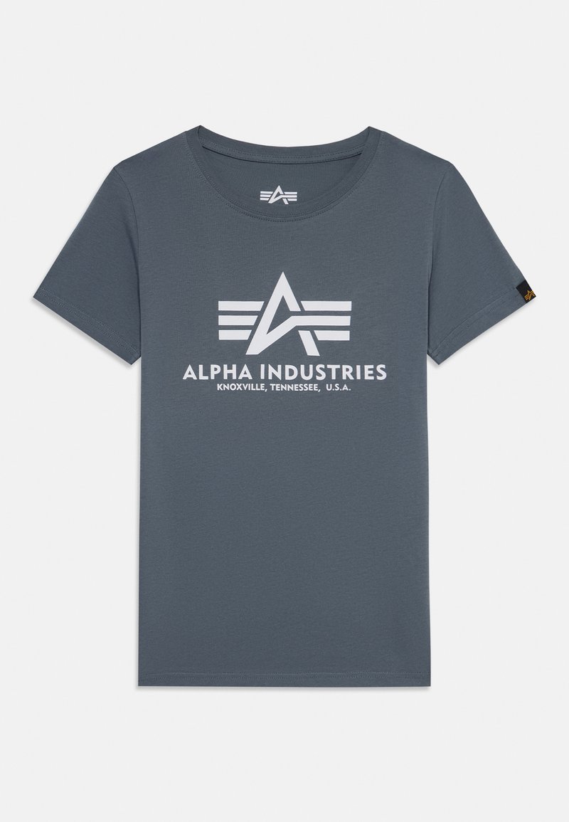 Trumpas rankovėmis apvalus kaklo marškinėliai tamsiai pilkos spalvos medvilnė, su balta "Alpha Industries" logo, trimis horizontaliomis juostelėmis ir tekstu po ja.