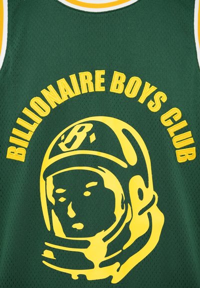 Zielona siatkowa koszulka do koszykówki z żółtym napisem "Billionaire Boys Club" i grafiką astronauty. Posiada kontrastowe szwy i okrągły dekolt.