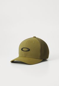 Olivengrønn baseballcaps med nettingbakside og svart oval logo foran, vist på hvit bakgrunn.