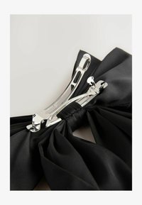 Unausgewählt, black satin