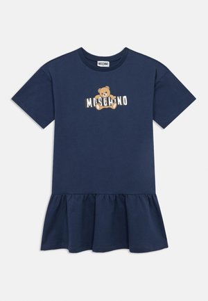Tengerészkék, rövid ujjú ruha fodros alsó résszel, a mellrészen egy mackóval és a "Moschino" logóval.