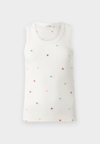 Witte geribbelde tanktop met multicolore geborduurde bloemen verspreid over het geheel. Klassiek mouwloos ontwerp met een ronde halslijn.
