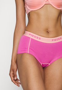 Pieces PCLOGO LADY SOLID 4 PACK - Calças - rose violet/crystal rose/purple rose/bright white