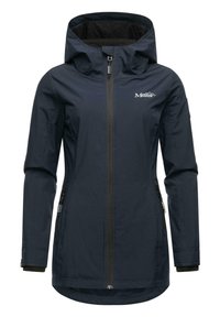 Chaqueta impermeable azul marino con cremallera frontal, capucha ajustable y dos bolsillos laterales. Presenta puños elásticos y un logo en la parte superior del pecho.