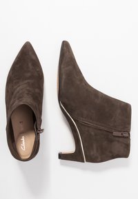 Clarks Enkelkaarsjes - taupe