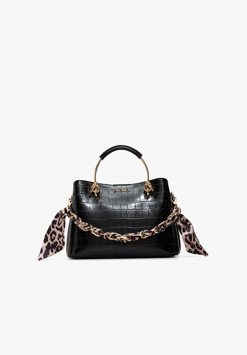 Sac à main noir en texture crocodile avec poignées rondes dorées, une bandoulière chaîne ornée d'un foulard en tissu imprimé léopard, et logo ALDO sur le devant.