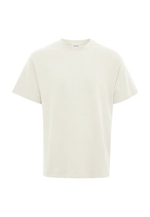 Ensfarvet beige T-shirt med korte ærmer, rund hals med almindelig pasform og synligt mærke i kraven, vist på hvid baggrund.