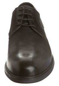 Chaussure habillée en cuir noir à texture lisse, bout rond, avec un laçage à six œillets, ornée de surpiqûres le long des bords.