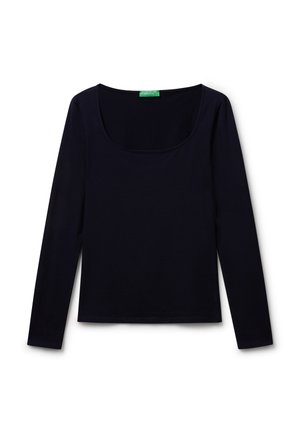 Camiseta de manga larga en azul marino sólido. Fabricada en tela suave, presenta un escote ancho y una silueta ajustada. Sin patrones ni acentos visibles.