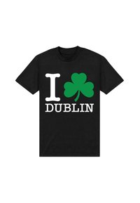Černé tričko s bílým textem "I" a "DUBLIN" a velkým zeleným trojlístkem mezi slovy.