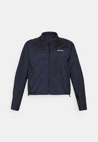 Marinblå lättviktsjacka med hög krage, frontdragkedja och sidofickor. Har en slät yta och en logotyp på bröstet.