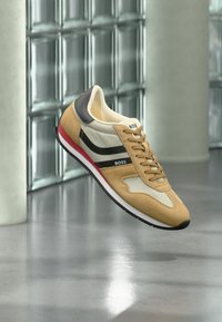 Επιλέχθηκε, open beige