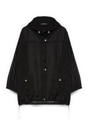 Schwarze leichte Kapuzenjacke mit vorderen Druckknöpfen, zwei großen Klappentaschen, elastischen Bündchen und verstellbaren Kordeln am Saum.