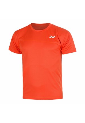 Fel oranje sport T-shirt met korte mouwen, een ronde hals en een klein wit Yonex-logo op de linkerborst.