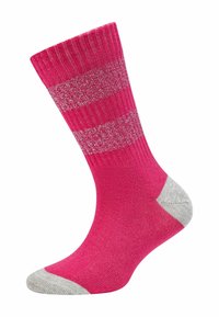 Calzino rosa con un design a coste, caratterizzato da due ampie strisce metalliche argentate. La punta e il tallone sono grigi. Materiale morbido ed elastico.