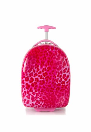 Valigia rigida rosa con finitura lucida, caratterizzata da un motivo a stampa leopardata, manico retrattile e dettagli rosa.