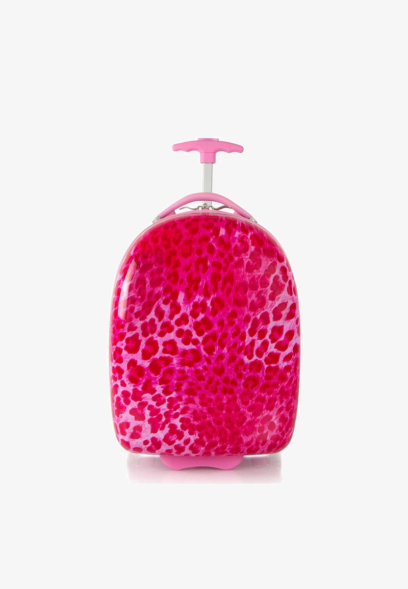 Maleta rígida rosa con un acabado brillante, que presenta un patrón de estampado de leopardo, mango retráctil y acentos rosas.