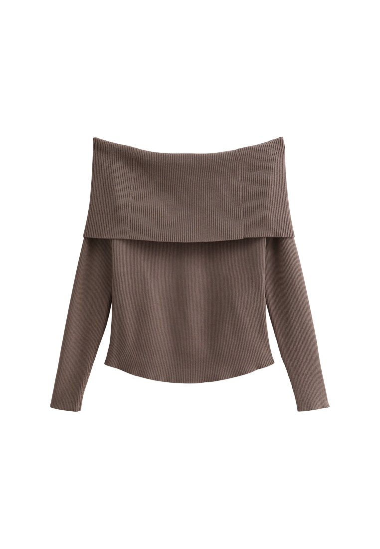 Top a spalla scoperta in maglia per donna di colore marrone. Maniche lunghe, texture morbida, scollatura ampia e design aderente con orlo curvato.