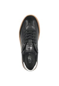 Schwarze Ledersneaker mit glatter Textur, runder Zehenpartie, Schnürdesign und einer braunen Gummisohle. Mit einem silbernen Akzent an der Ferse.