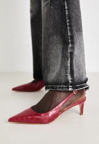 RAVISH - Klassiske pumps - red