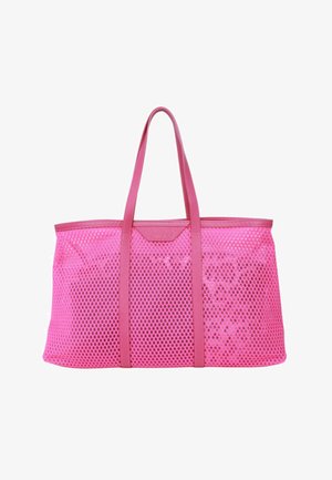 Sac cabas en maille rose vif avec poignées solides et bordure, forme rectangulaire spacieuse, conçu pour transporter divers objets.
