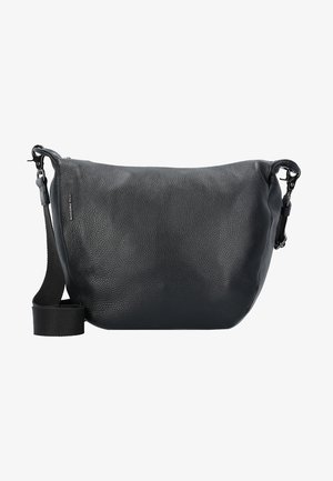 Borsa a spalla in pelle nera con superficie testurizzata, chiusura con zip sulla parte superiore, tracolla regolabile e un discreto dettaglio di branding sul lato.