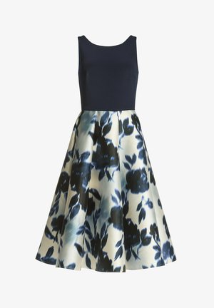 Ärmelloses Kleid mit einem taillierten marineblauen Oberteil und einem ausgestellten Rock mit Blumenmuster in Blau und Creme, gefertigt aus einem glatten Stoff.