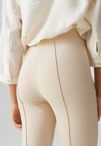 OPUS MID RISE SLIM FIT - Leggings - Hosen - macadamia