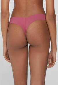 Tezenis MIT HOHEM BEINAUSSCHNITT AUS NAHTLOS  - String - rosa purple orchid