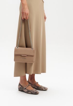Ankle strap ballet pumps - Beige