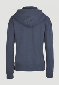 Felpa con cappuccio blu navy con coulisse, maniche lunghe e polsini e orlo a costine. Texture morbida con finitura liscia, senza loghi visibili.