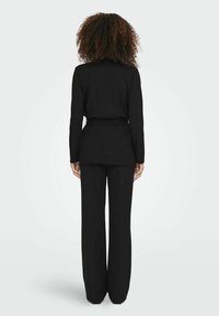 JDY JDYGEGGO LIFE L/S BELT BLAZER JRS - Kort kåpe / frakk - black