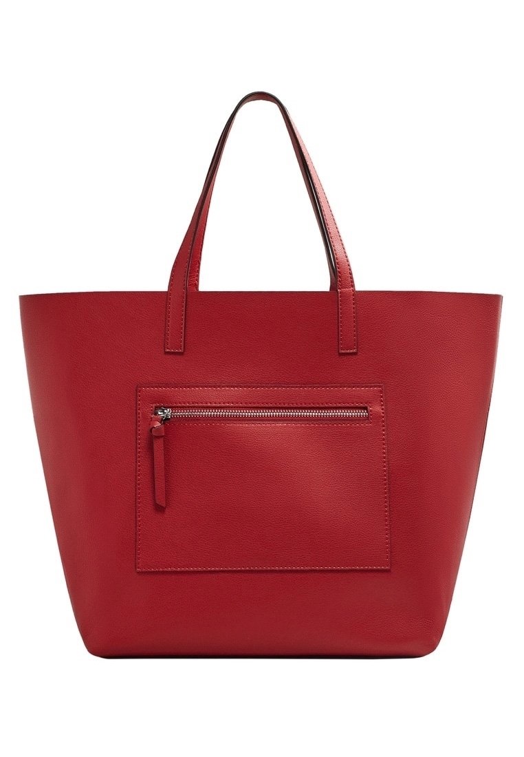 Bolso tote de cuero rojo con dos asas y un bolsillo exterior con cremallera en la parte frontal, exhibido sobre un fondo blanco.