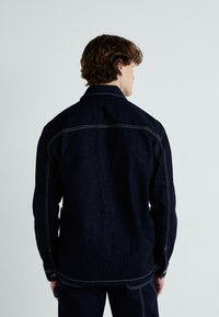 Wrangler KOBE CHORE JACKET - Giacca di jeans - bad hoss