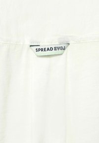 Cecil Camicetta - off-white