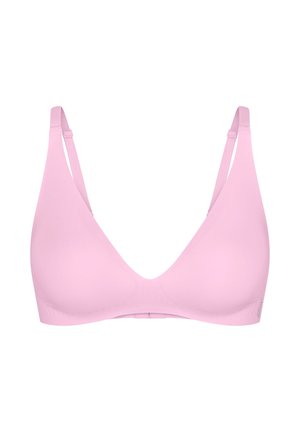 Lyserød trådløs bh med justerbare stropper og en dyb V-udskæring, designet for komfort og en glat pasform.