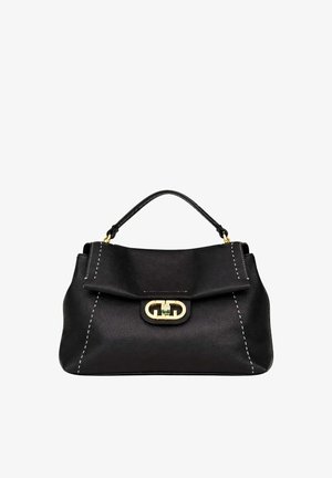 Borsa a mano in pelle nera con cuciture bianche, manico singolo superiore e chiusura con fibbia dorata sulla patta frontale.
