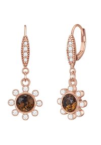 Pendientes de gota en oro rosa con una gema marrón central rodeada de pequeñas gemas claras, con un diseño de aro texturizado.