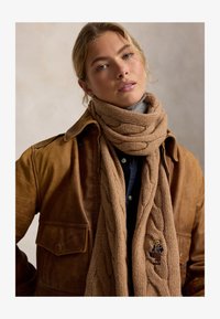 Избран, classic camel