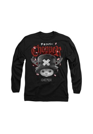 Schwarzes Langarm-T-Shirt mit einem grafischen Druck eines Cartoon-Charakters mit einem Zylinder, Geweihen und rotem Text; akzentuiert mit rosa Blättern.