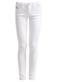Jeans skinny blancos con una textura suave, diseño de cinco bolsillos y cierre de botón plateado en la parte frontal. Sin patrones o acentos visibles.