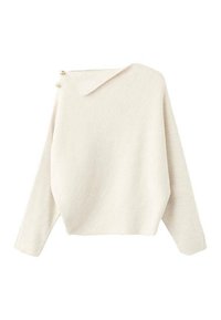 Maglione a maglia di colore crema chiaro con un collo asimmetrico unico, cuciture sulle spalle in evidenza e tre bottoni decorativi su un lato.