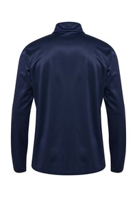 Marineblaue Langarmjacke, von hinten gezeigt, mit hohem Kragen und glattem, leicht glänzendem Stoff.