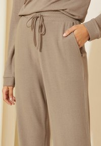 Friends Like These SUPERSOFT COSY CUFFED HEM JOGGER - REGULAR FIT - Tepláky - mushroom brown