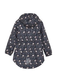 Vattentät jacka i marinblått tyg, med blommönster och rosa accenter, elastisk midja och huva. Slät textur, höftlängd.