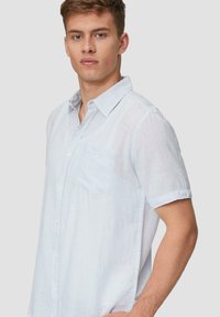 QS KURZARM KENTKRAGEN - Overhemd - himmelblau