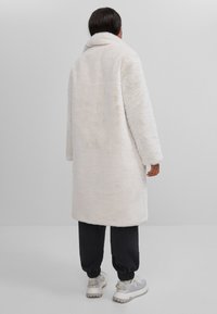 Bershka Zimní kabát - stone