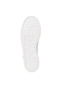 Witte rubberen sneakersole met een gestructureerd grippatroon, voorzien van reliëfbranding en een gladde cirkelvormige accentuering aan de zijkant.