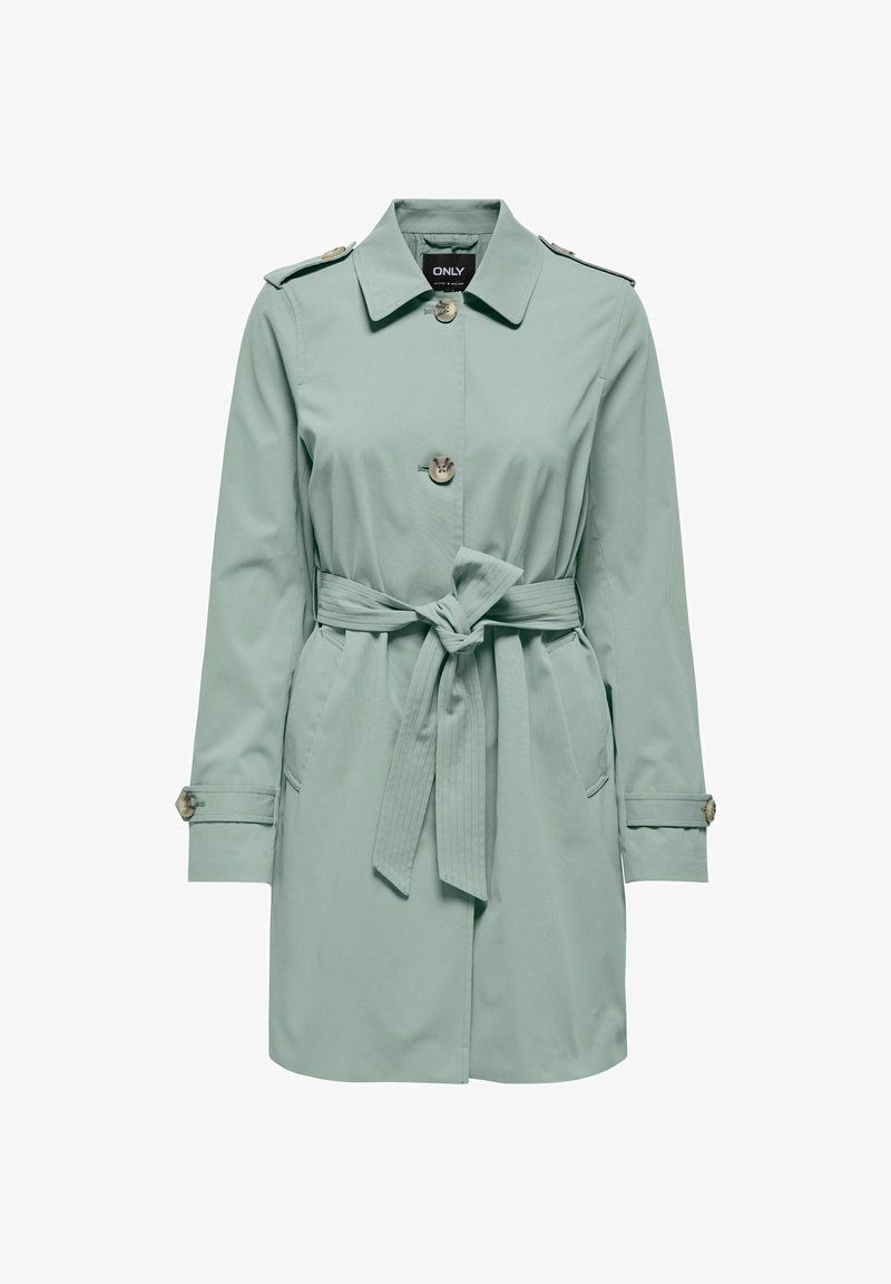 Trench-coat vert clair doté d'une ceinture, de deux poches avant, de boutons dorés et d'un col classique. Confectionné en tissu lisse.